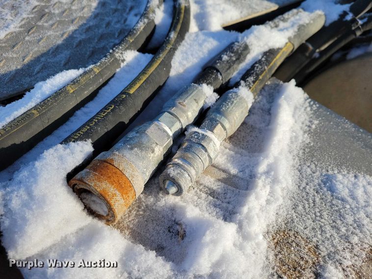 image for item NO9929 2015 Mack Pinnacle semi truck