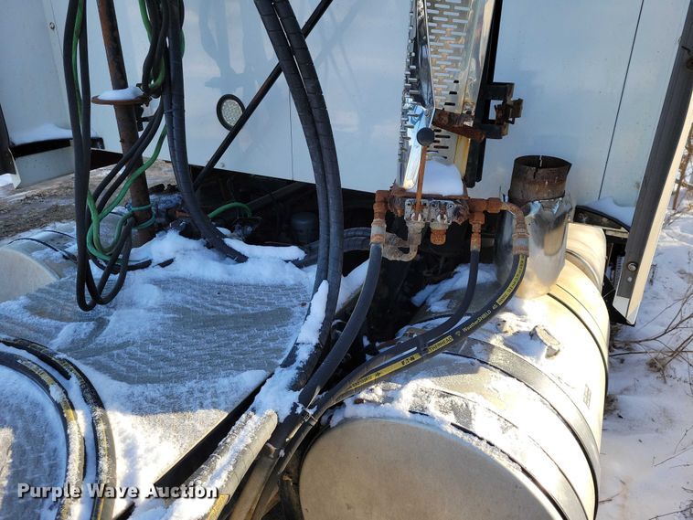 image for item NO9929 2015 Mack Pinnacle semi truck