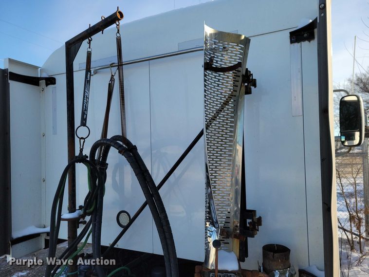 image for item NO9929 2015 Mack Pinnacle semi truck