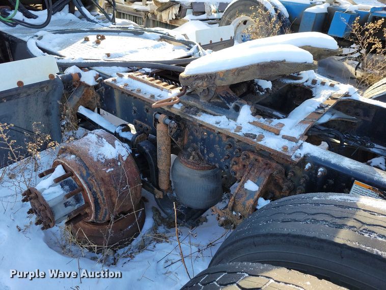 image for item NO9929 2015 Mack Pinnacle semi truck