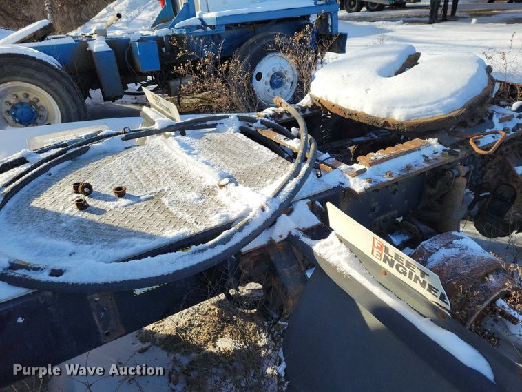 image for item NO9929 2015 Mack Pinnacle semi truck