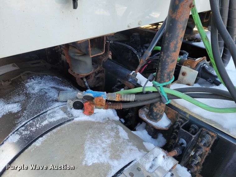 image for item NO9929 2015 Mack Pinnacle semi truck