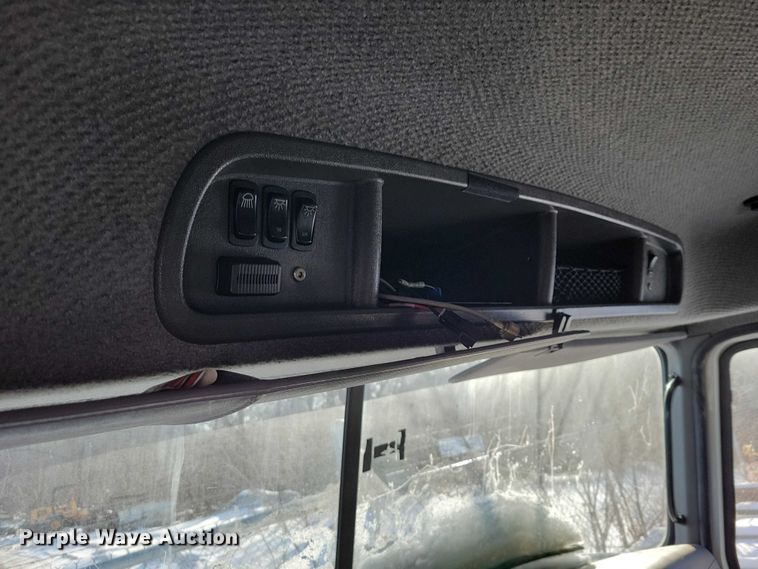 image for item NO9929 2015 Mack Pinnacle semi truck