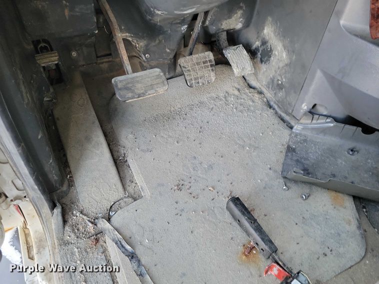 image for item NO9929 2015 Mack Pinnacle semi truck