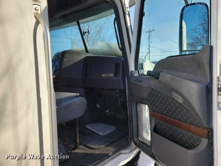 image for item NO9929 2015 Mack Pinnacle semi truck