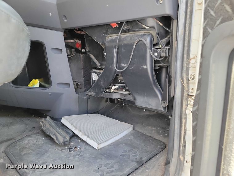 image for item NO9929 2015 Mack Pinnacle semi truck