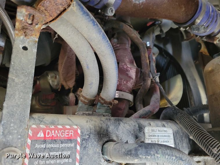 image for item NO9929 2015 Mack Pinnacle semi truck