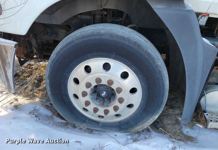 image for item NO9929 2015 Mack Pinnacle semi truck