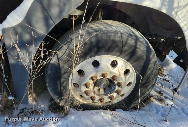 image for item NO9929 2015 Mack Pinnacle semi truck