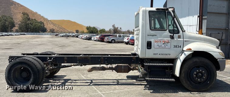 image for item YA0835 2010 International 4300 truck cab and chassis