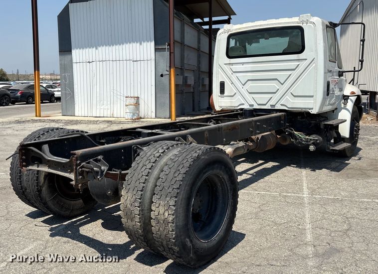 image for item YA0835 2010 International 4300 truck cab and chassis