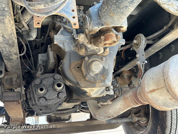 image for item YA0835 2010 International 4300 truck cab and chassis