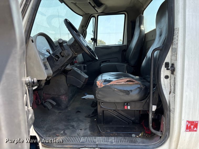 image for item YA0835 2010 International 4300 truck cab and chassis