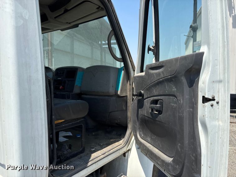 image for item YA0835 2010 International 4300 truck cab and chassis