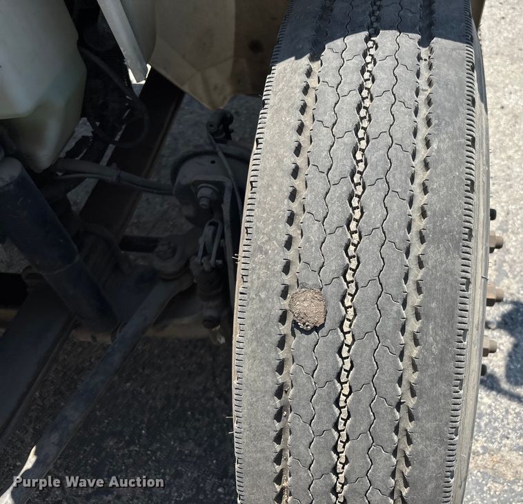 image for item YA0835 2010 International 4300 truck cab and chassis