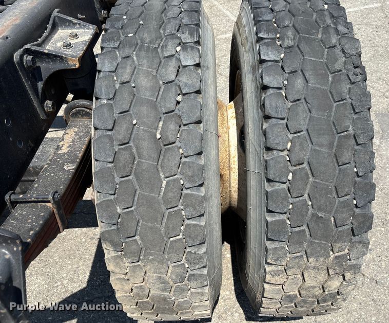 image for item YA0835 2010 International 4300 truck cab and chassis