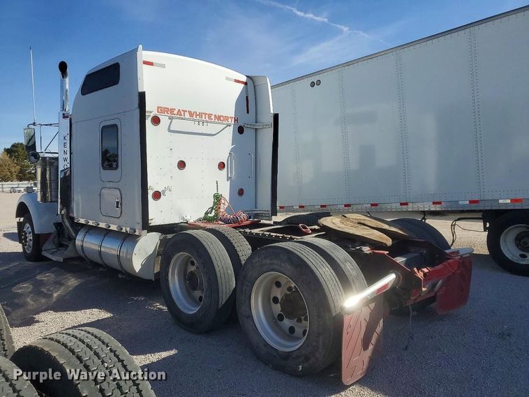 image for item YA1269 2002 Kenworth W900B semi truck
