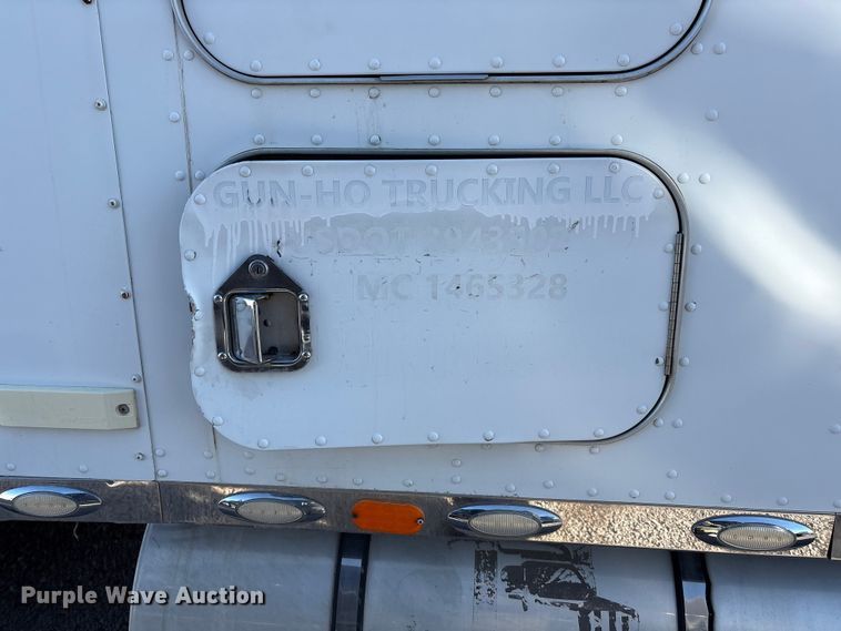 image for item YA1269 2002 Kenworth W900B semi truck