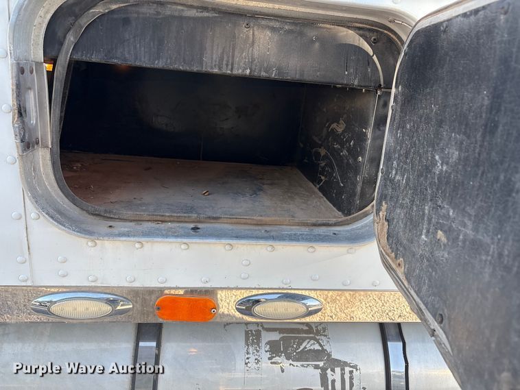 image for item YA1269 2002 Kenworth W900B semi truck