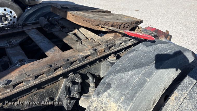 image for item YA1269 2002 Kenworth W900B semi truck