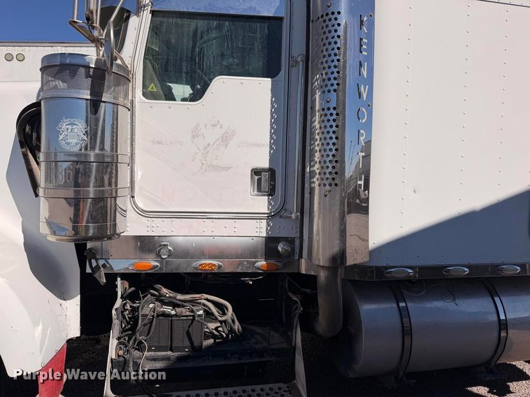 image for item YA1269 2002 Kenworth W900B semi truck