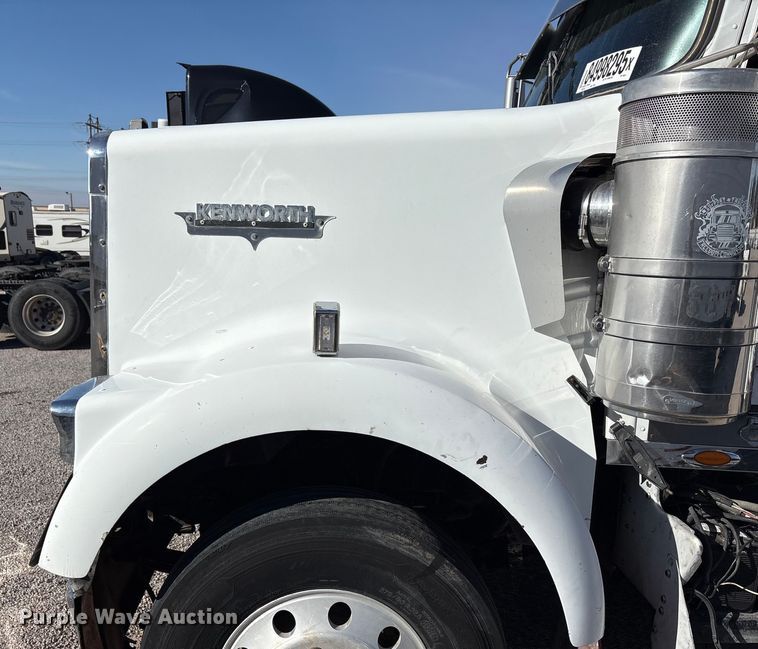 image for item YA1269 2002 Kenworth W900B semi truck