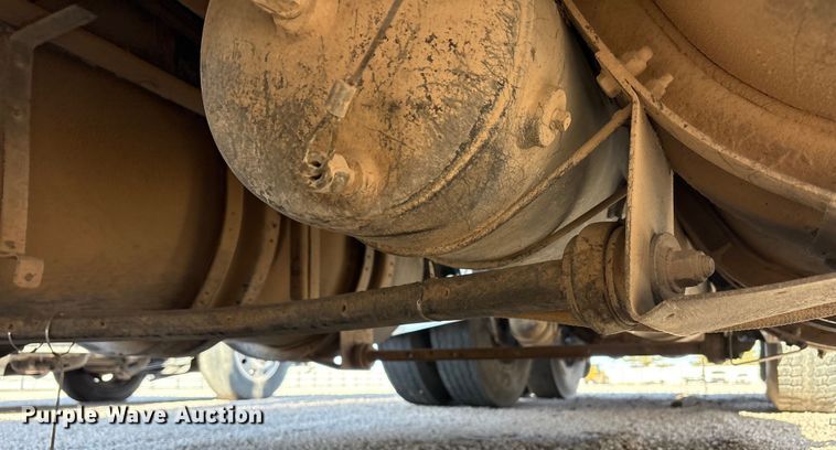 image for item YA1269 2002 Kenworth W900B semi truck