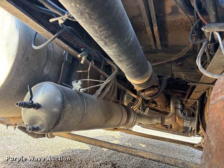 image for item YA1269 2002 Kenworth W900B semi truck