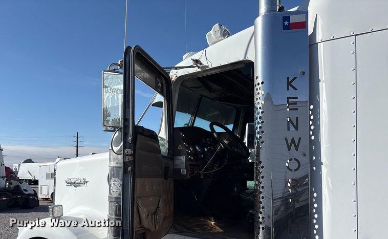 image for item YA1269 2002 Kenworth W900B semi truck