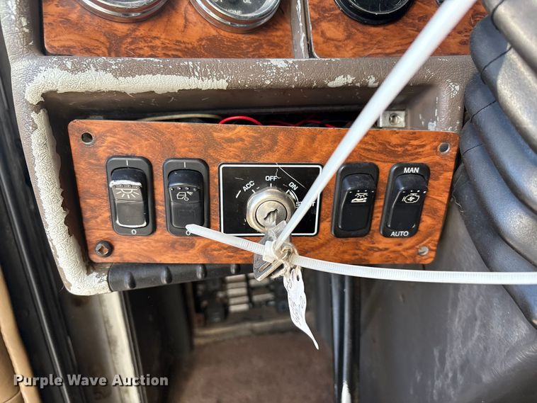 image for item YA1269 2002 Kenworth W900B semi truck