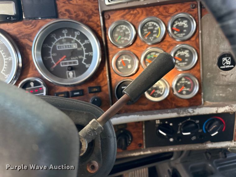 image for item YA1269 2002 Kenworth W900B semi truck