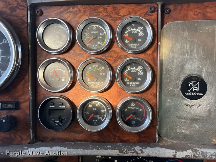 image for item YA1269 2002 Kenworth W900B semi truck