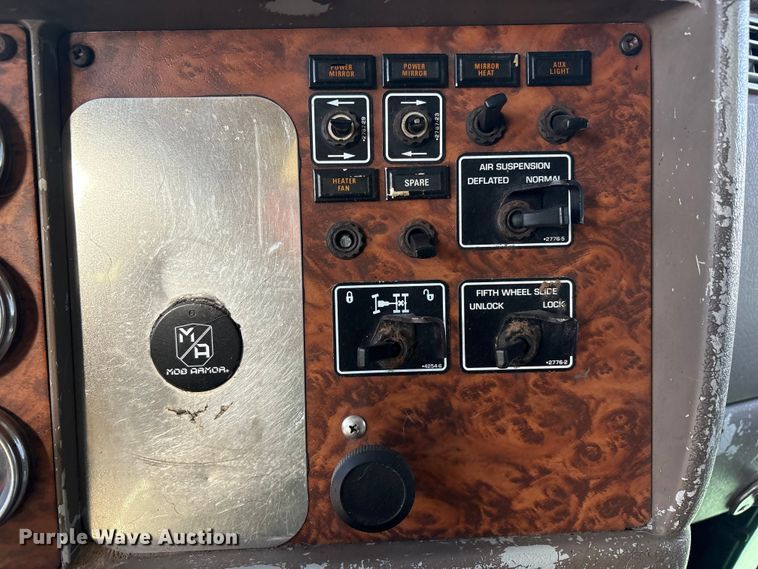 image for item YA1269 2002 Kenworth W900B semi truck