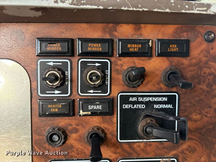 image for item YA1269 2002 Kenworth W900B semi truck