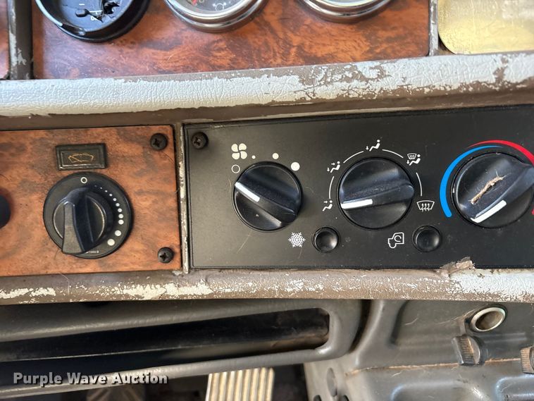 image for item YA1269 2002 Kenworth W900B semi truck