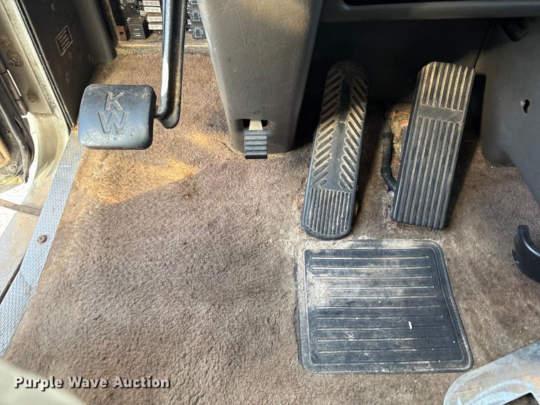 image for item YA1269 2002 Kenworth W900B semi truck