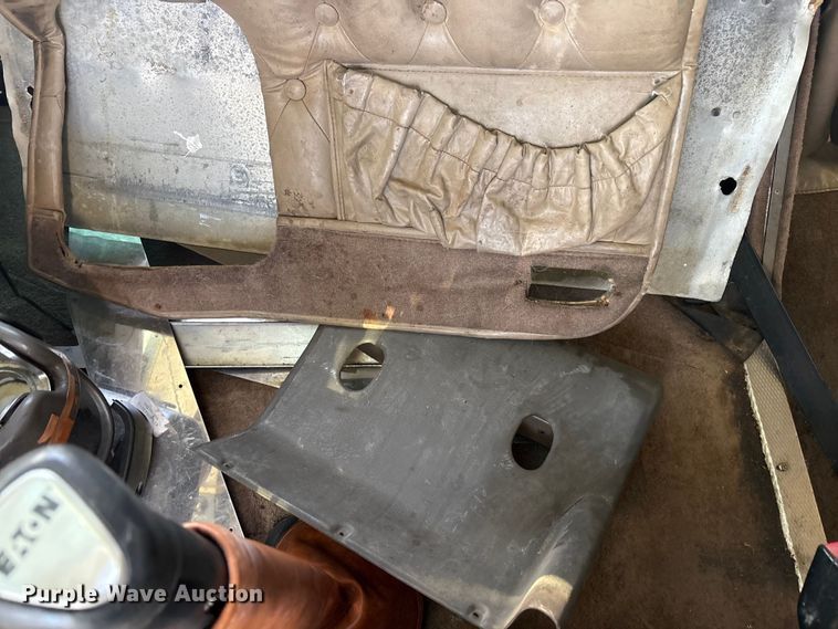 image for item YA1269 2002 Kenworth W900B semi truck