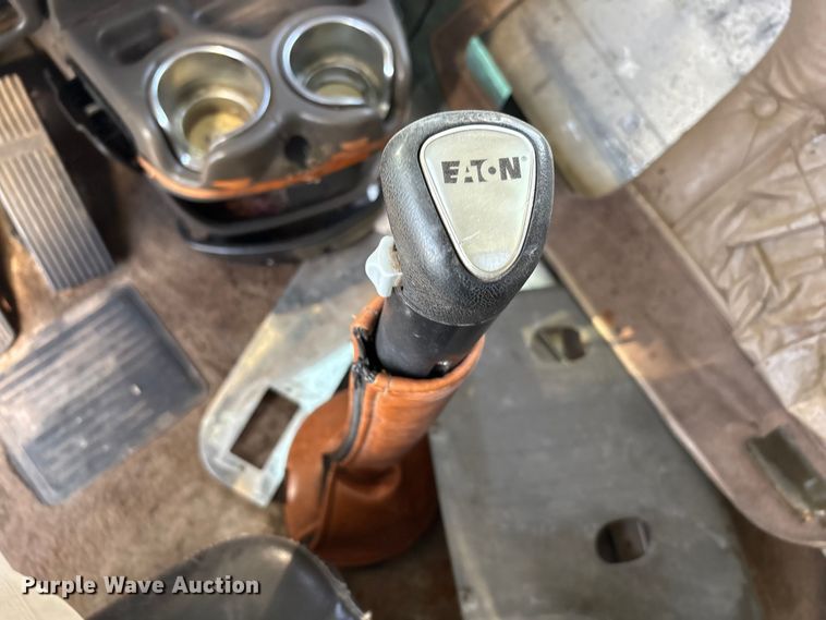 image for item YA1269 2002 Kenworth W900B semi truck