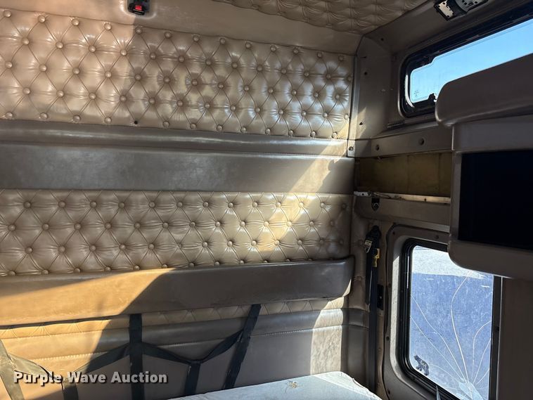 image for item YA1269 2002 Kenworth W900B semi truck