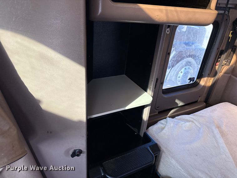 image for item YA1269 2002 Kenworth W900B semi truck