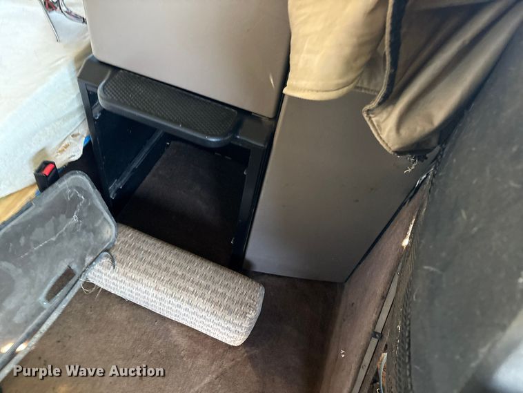 image for item YA1269 2002 Kenworth W900B semi truck