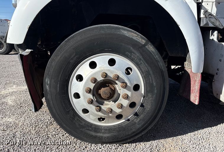 image for item YA1269 2002 Kenworth W900B semi truck