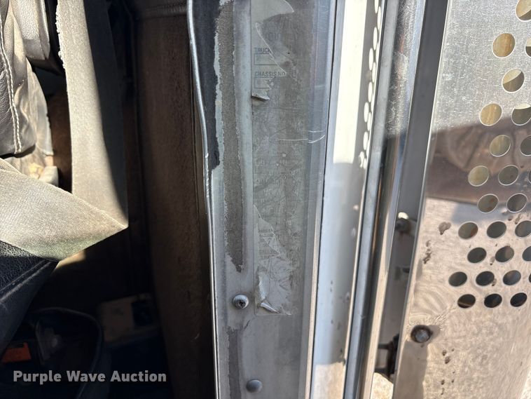 image for item YA1269 2002 Kenworth W900B semi truck