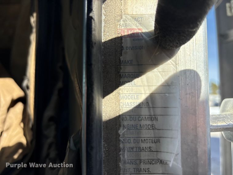 image for item YA1269 2002 Kenworth W900B semi truck