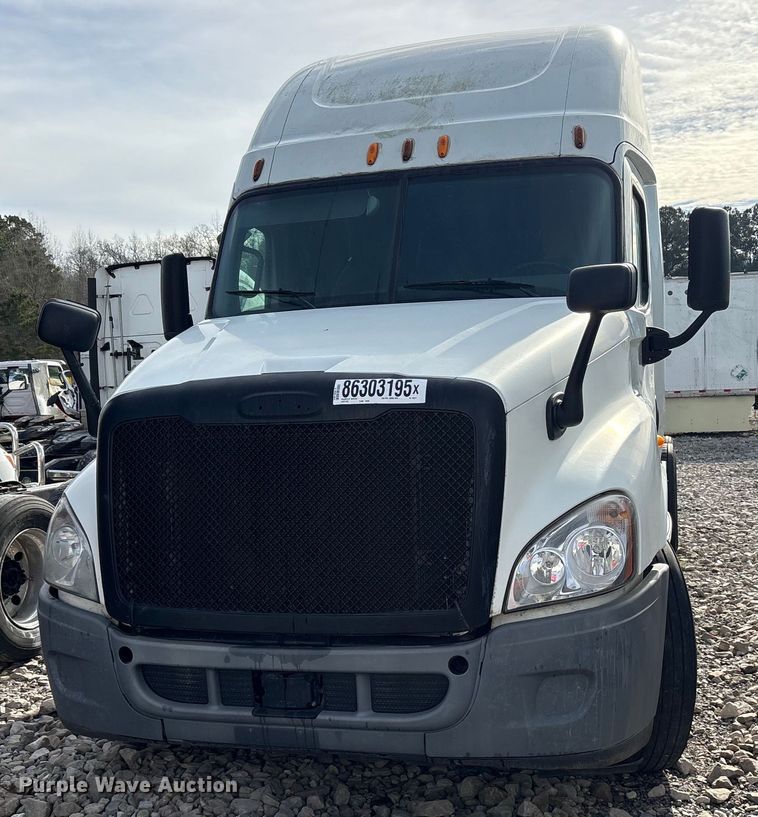 image for item YA1288 2014 Freightliner Cascadia semi truck