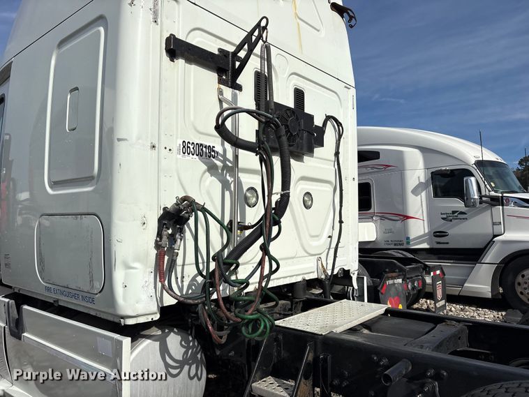 image for item YA1288 2014 Freightliner Cascadia semi truck