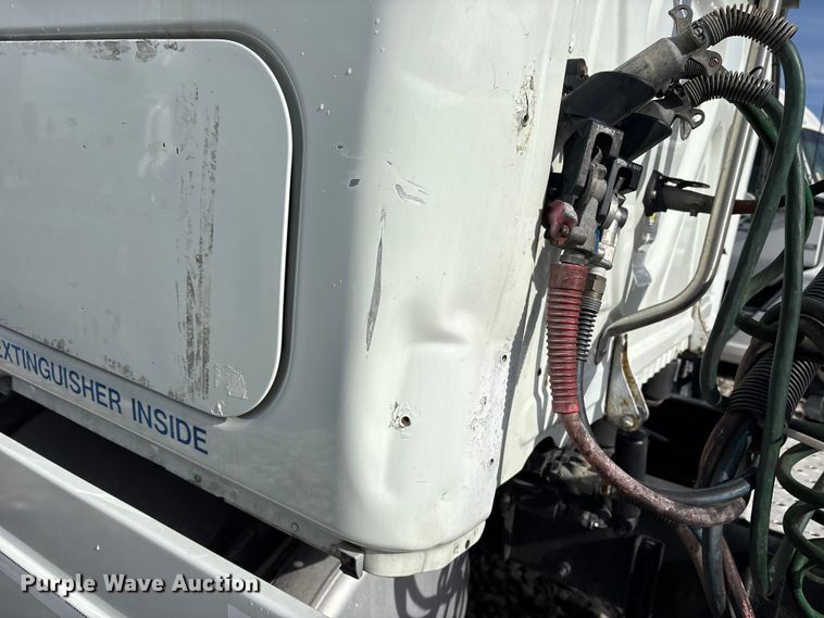 image for item YA1288 2014 Freightliner Cascadia semi truck