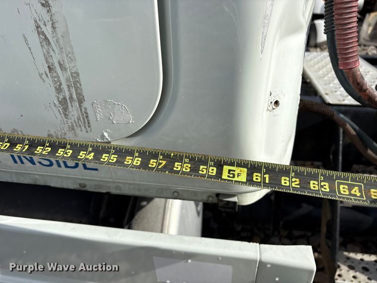 image for item YA1288 2014 Freightliner Cascadia semi truck