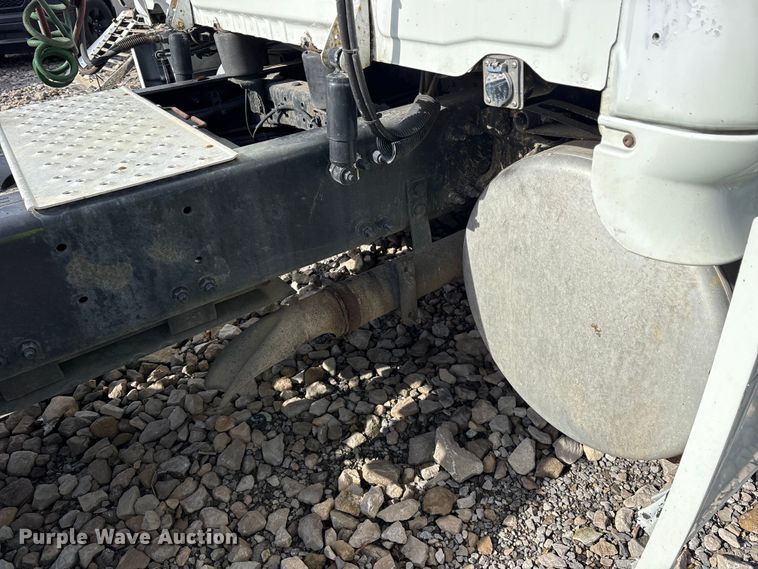 image for item YA1288 2014 Freightliner Cascadia semi truck