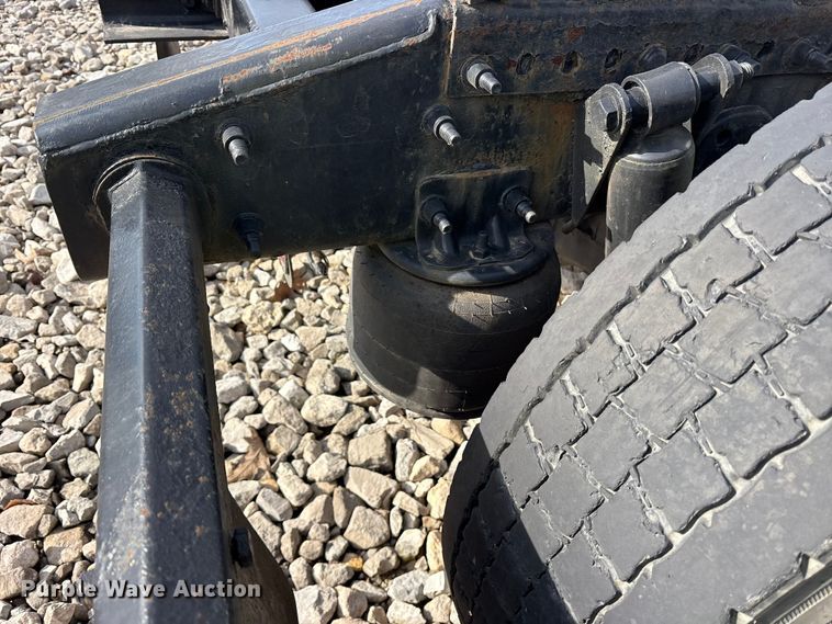 image for item YA1288 2014 Freightliner Cascadia semi truck